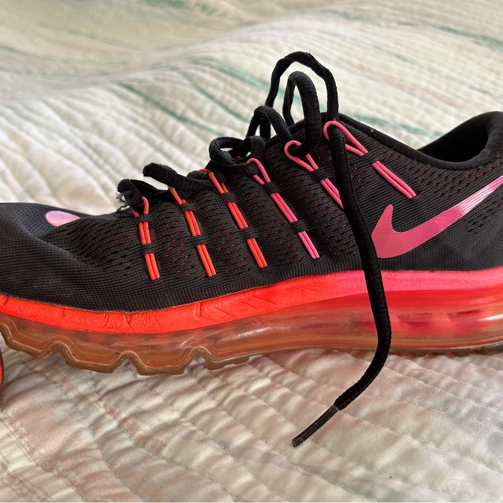 Women’s size 8.5 Nike air max shoes. Used.